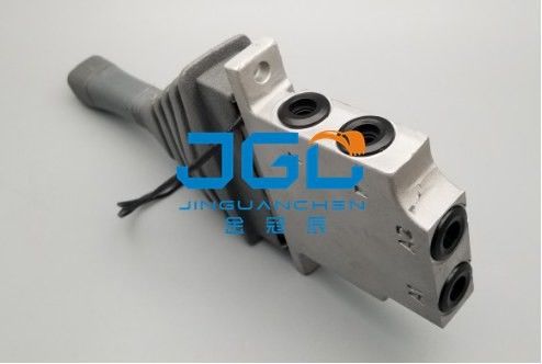 La parte idraulica per bulldozer è costituita da un manubrio del joystick del pilota dell'escavatore