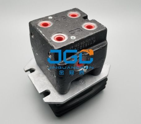 Parti di ricambio della cabina dell'escavatore SK200 SK210 SK230-6E Valvola a piedi Valvola a pedale pilota YN30V00106F2 YN30V00105F2