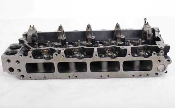 Nuovo assemblaggio della testa del cilindro Isuzu 4HK1 Motore diesel Ricambi Macchine per la costruzione